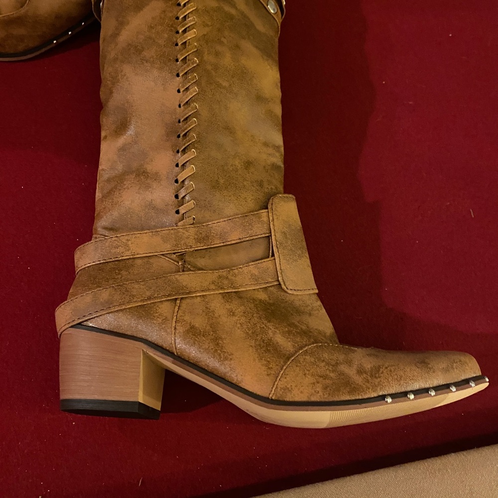Boots - Picture 3 of 6